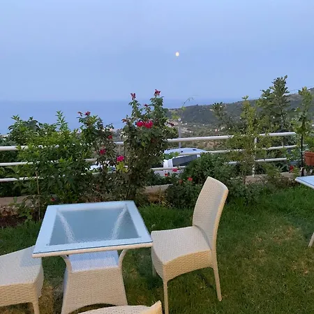 Persephone Πανσιόν Χειμάρρα