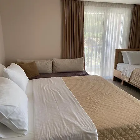 Persephone 4* Himara