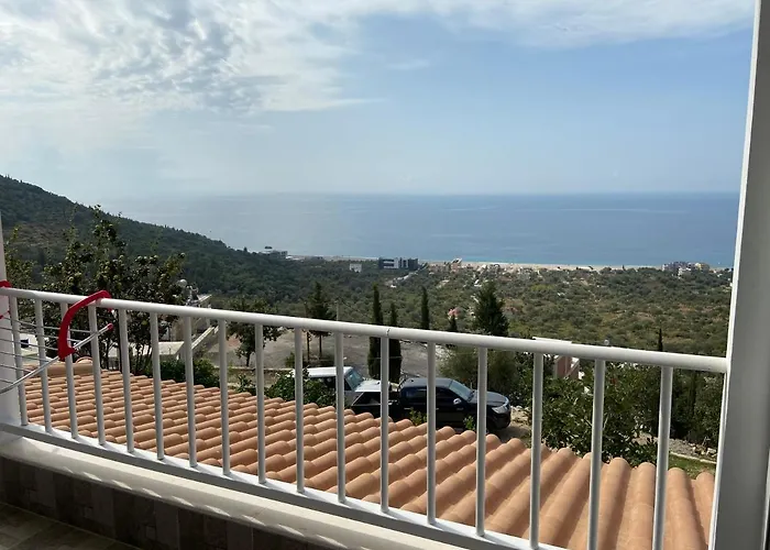 Persephone Guest house Himare