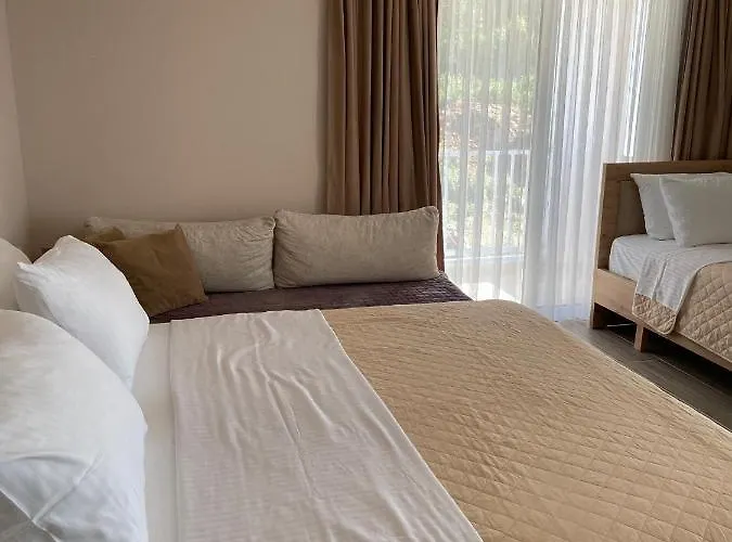 Persephone 4* Himare